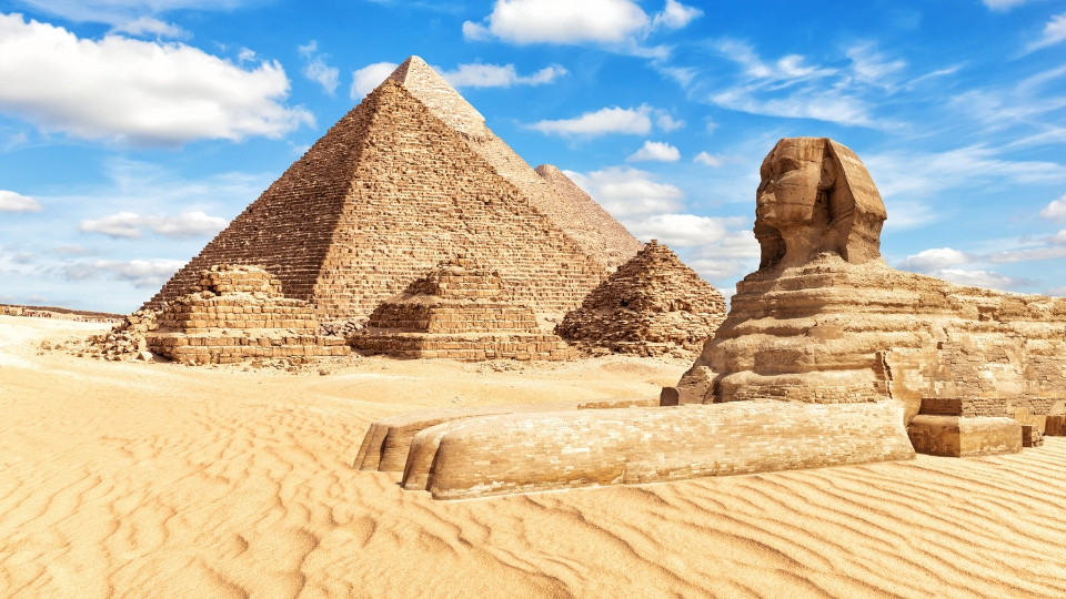 From Cairo: Pyramids of Giza, Sphinx, Saqqara & Memphis Tour