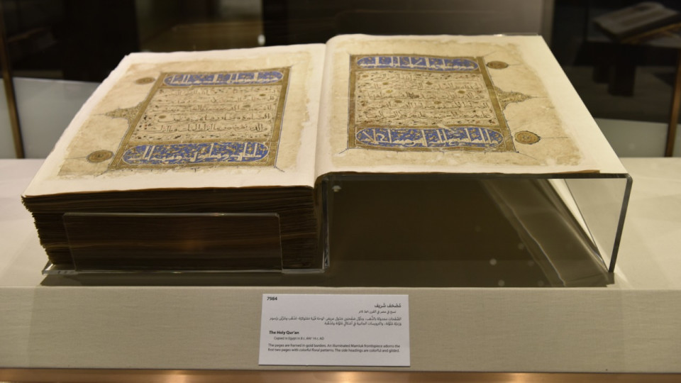 Glow decorations exhibitions