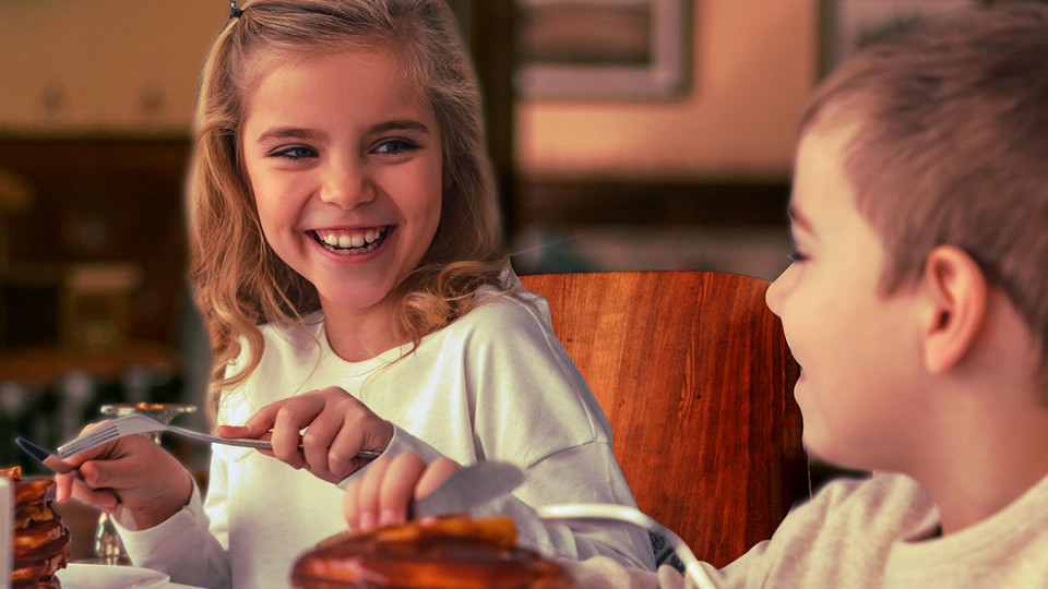 Kids eat free breakfast at Yas Links!