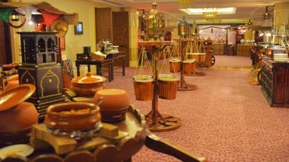 Mamemo Majlis at The Ritz-Carlton, Dubai Mamemo Majlis at The Ritz-Carlton, Dubai