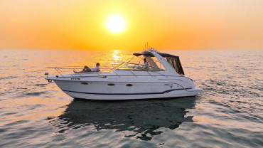 رحلة بحرية خاصة على متن يخت فاخر بطول 35 قدماً