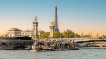 Seine River: Sightseeing Cruise from the Eiffel Tower