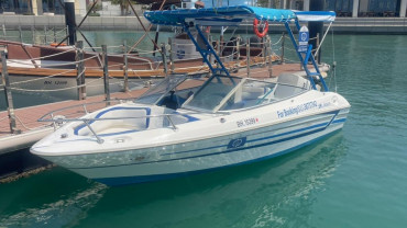 قارب السرعة الفاخر