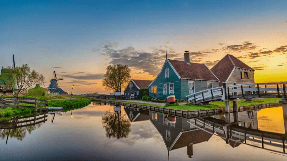 Zaanse Schans Windmills: Half-Day Guided Tour + Transport